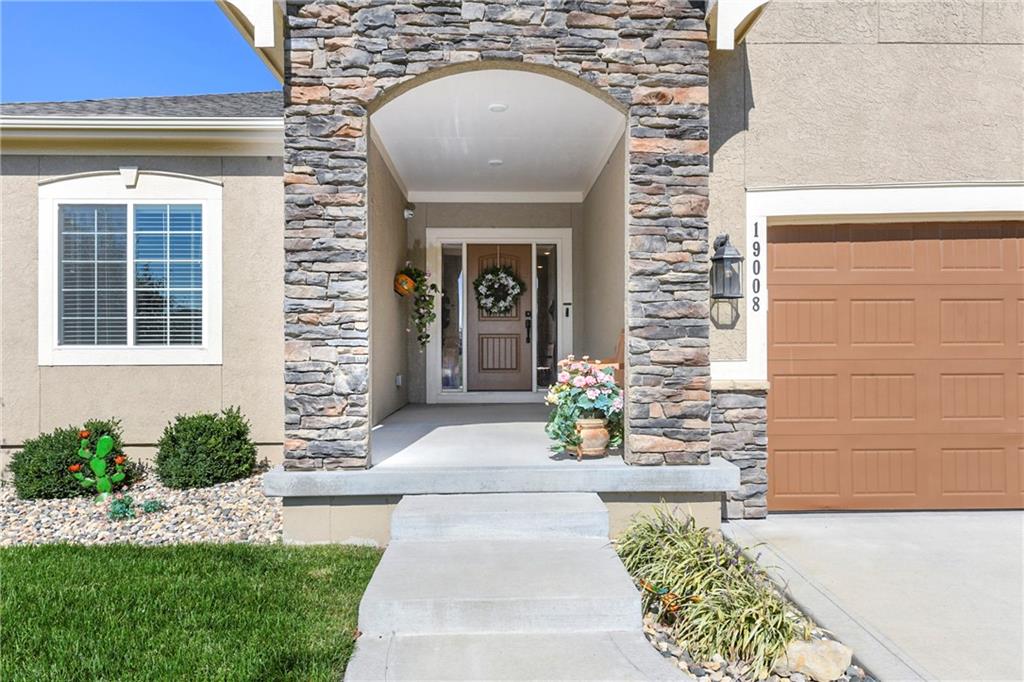 Listing Photo MLS #HMS2581483