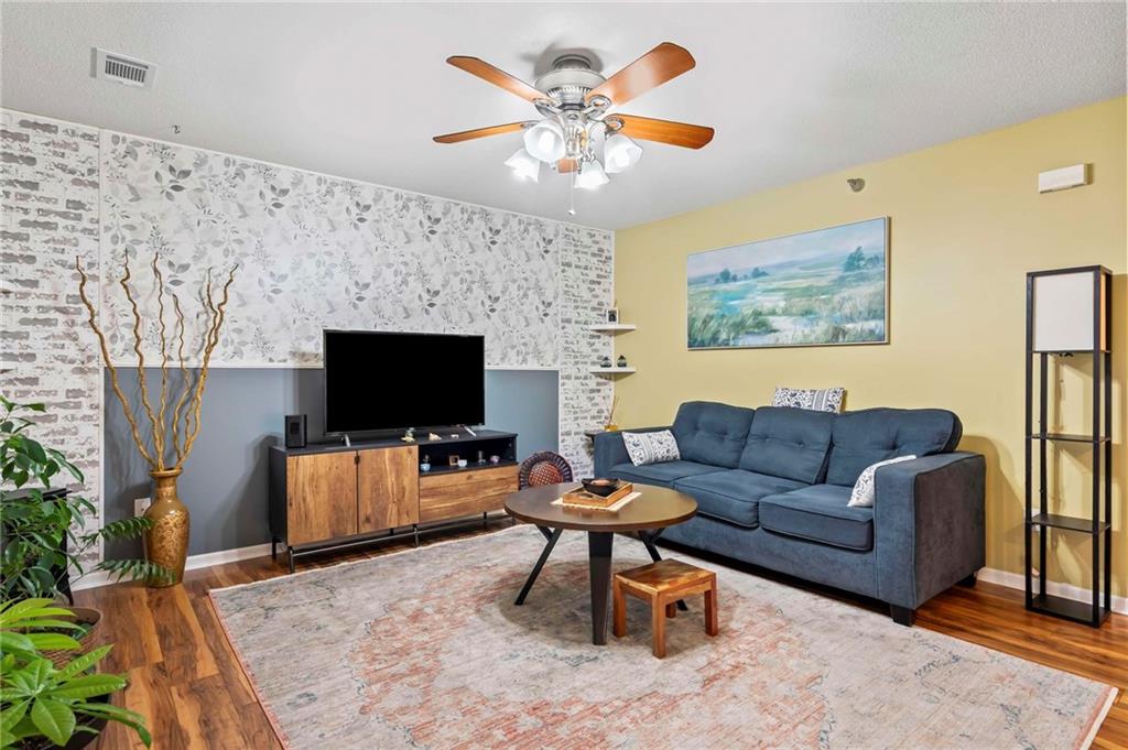 Listing Photo MLS #HMS2607518