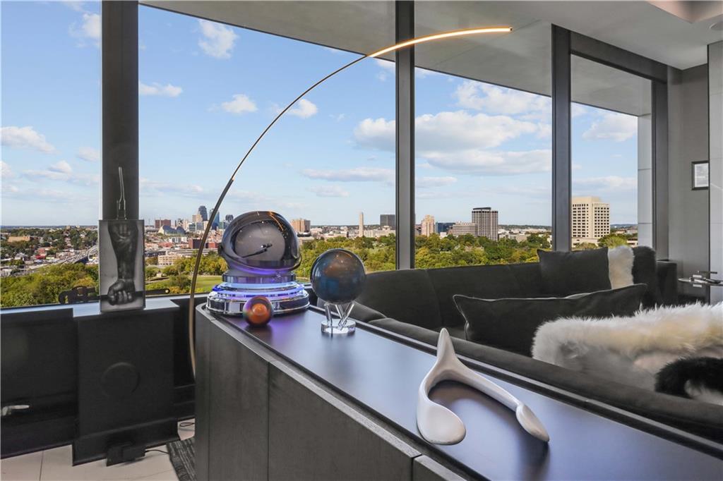 Listing Photo MLS #HMS2610433