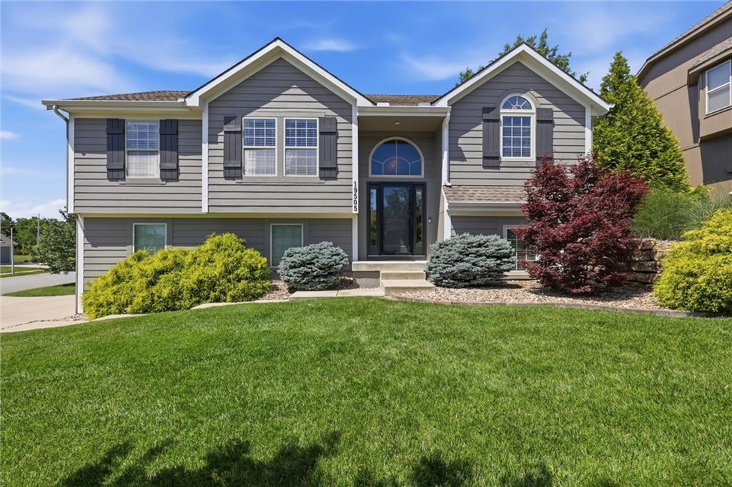 Listing Photo MLS #HMS2624052