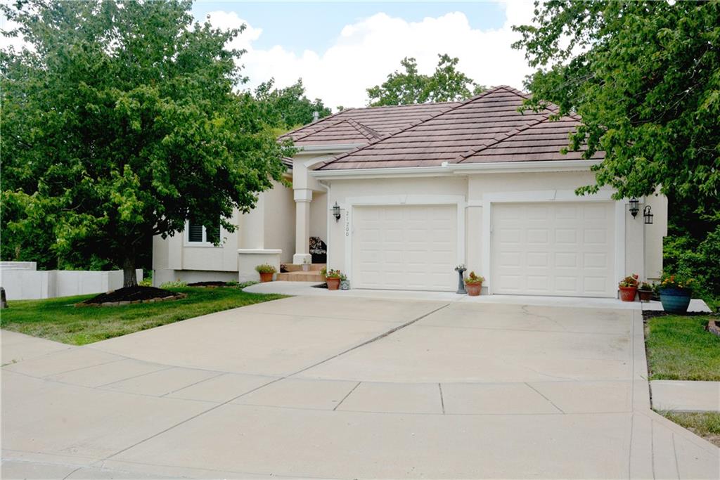 Listing Photo MLS #HMS2630680