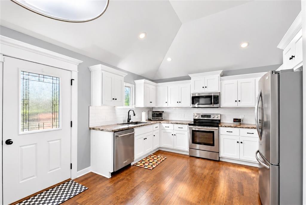 Listing Photo MLS #HMS2645789